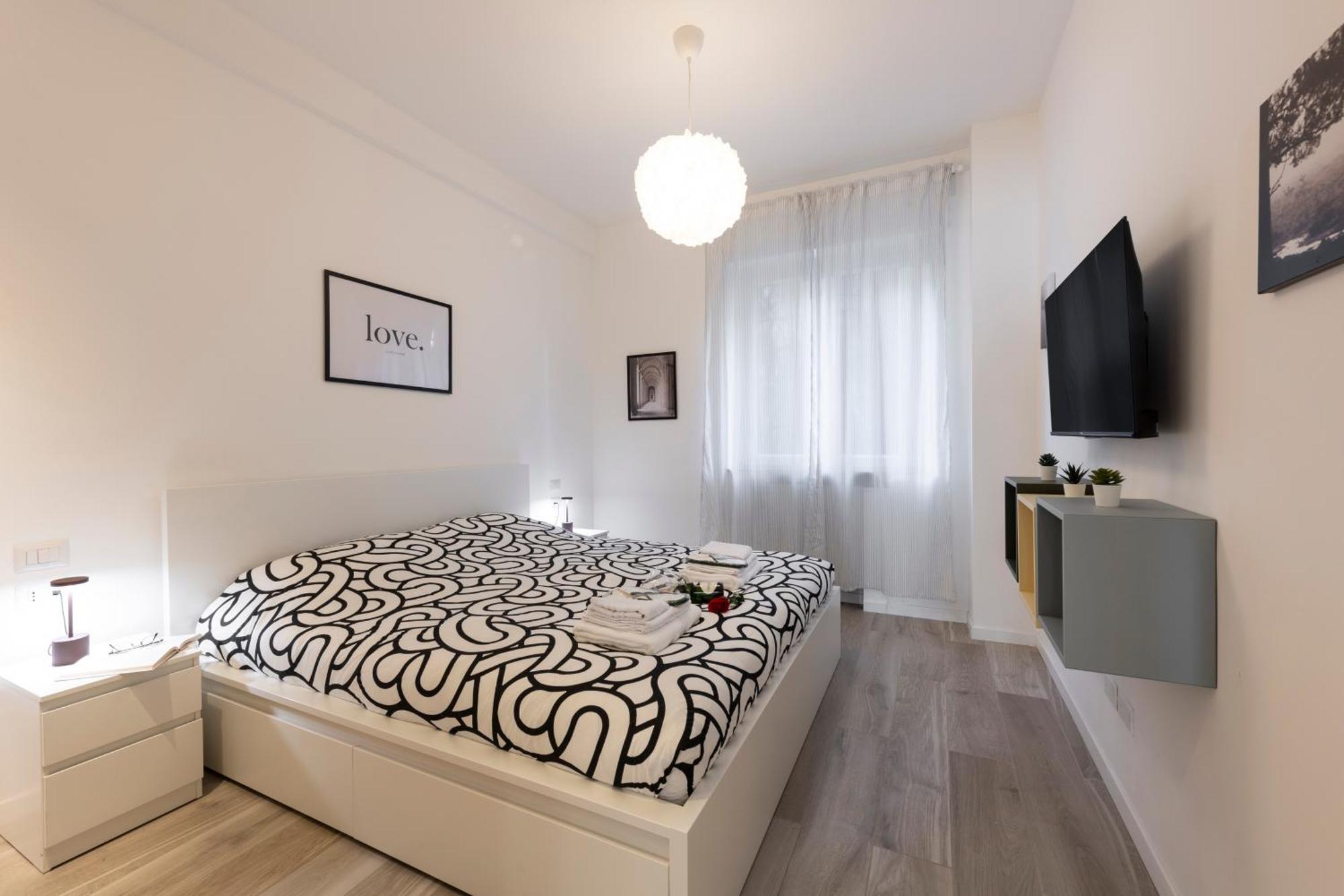 Caracciolo, 28 - Ampio Per 5, Posizione Perfetta Apartment