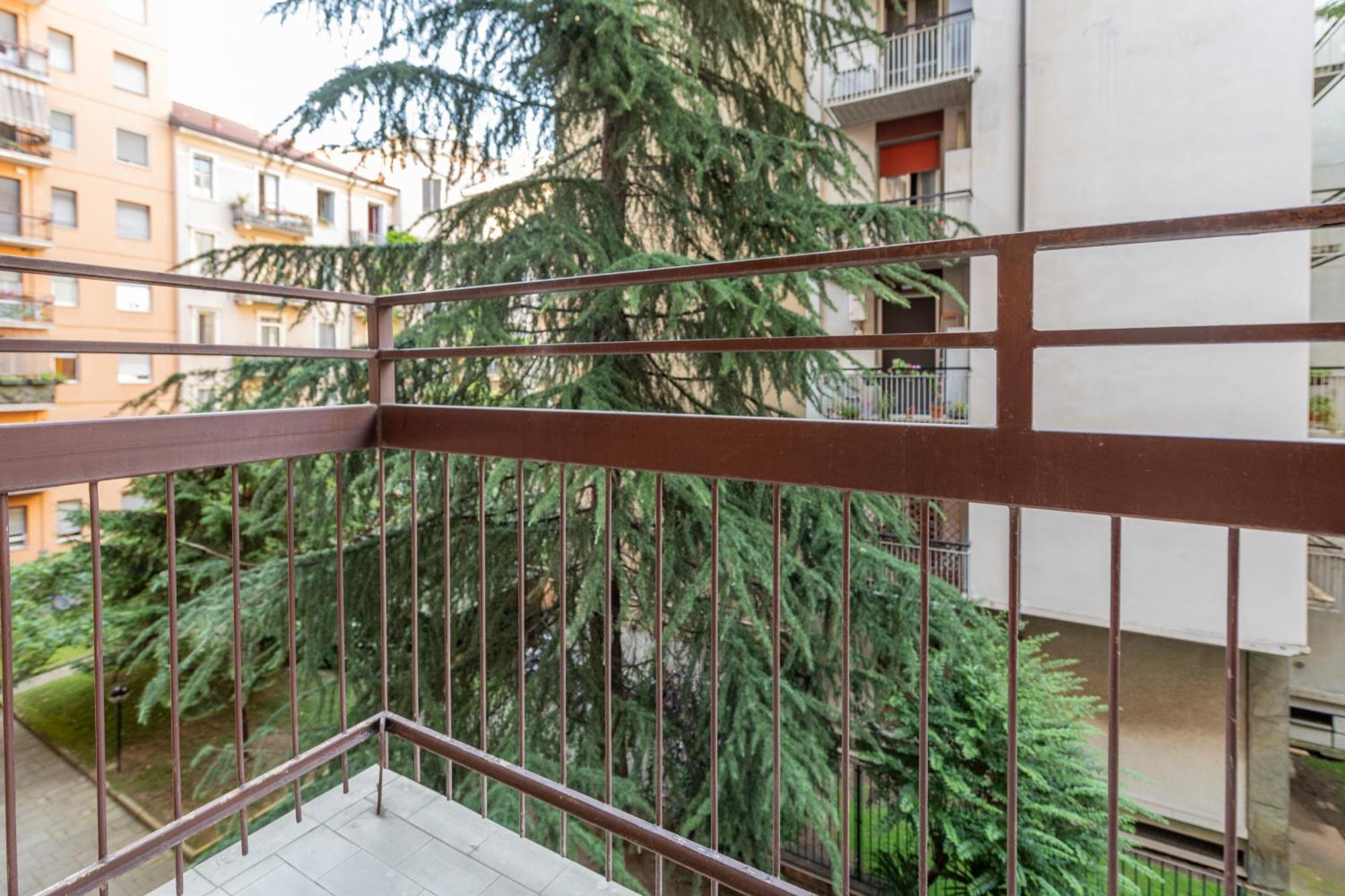 Caracciolo, 28 - Ampio Per 5, Posizione Perfetta Apartment
