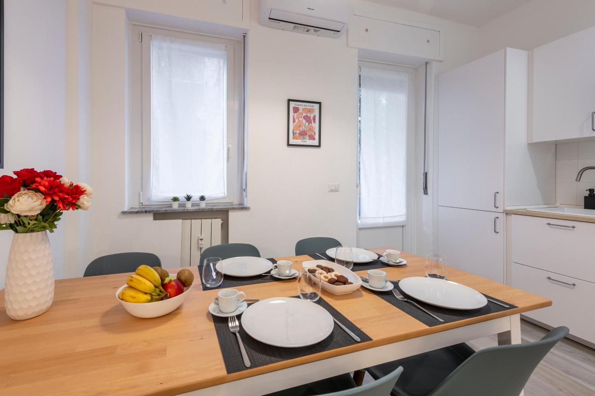 Caracciolo, 28 - Ampio Per 5, Posizione Perfetta Apartment